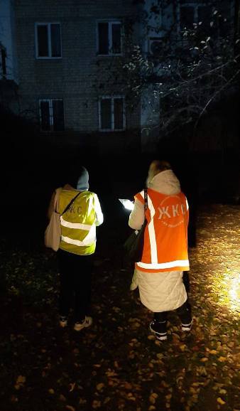 Харківські комунальники ліквідовують наслідки нічної атаки